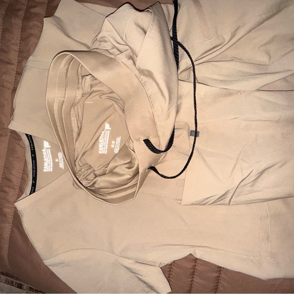 New fabletics scrubs never worn